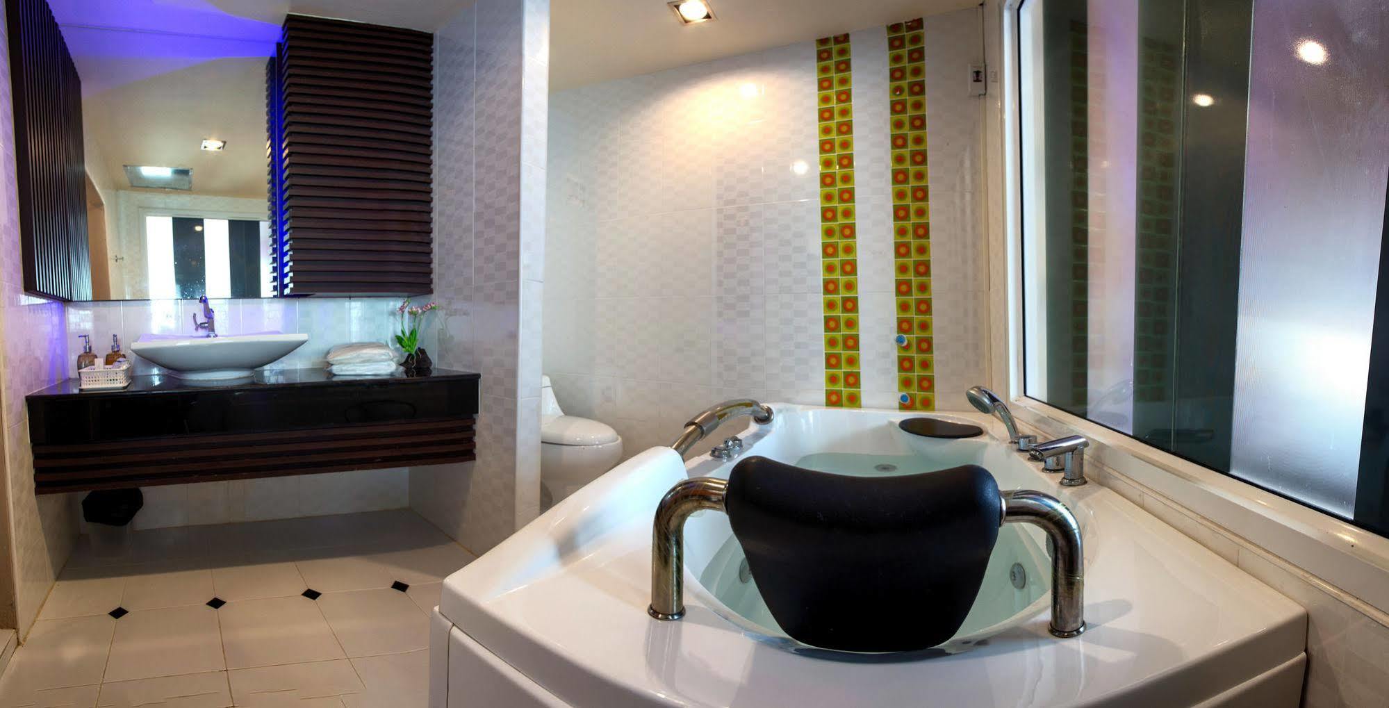 The Ring Hotel Hat Yai Εξωτερικό φωτογραφία